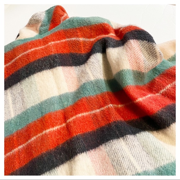 VINTAGE - INTO THE WOODS PLAID CAPE - Picture 12 of 12